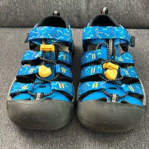 EUC Keen water shoes